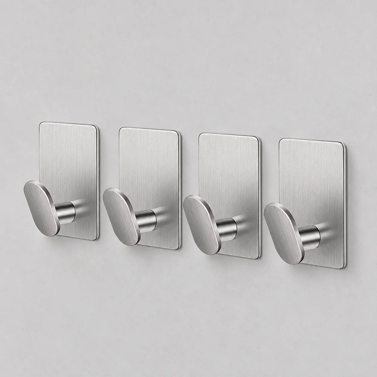 Lot de quatre crochets de salle de bain en acier inoxydable argent sur fond gris