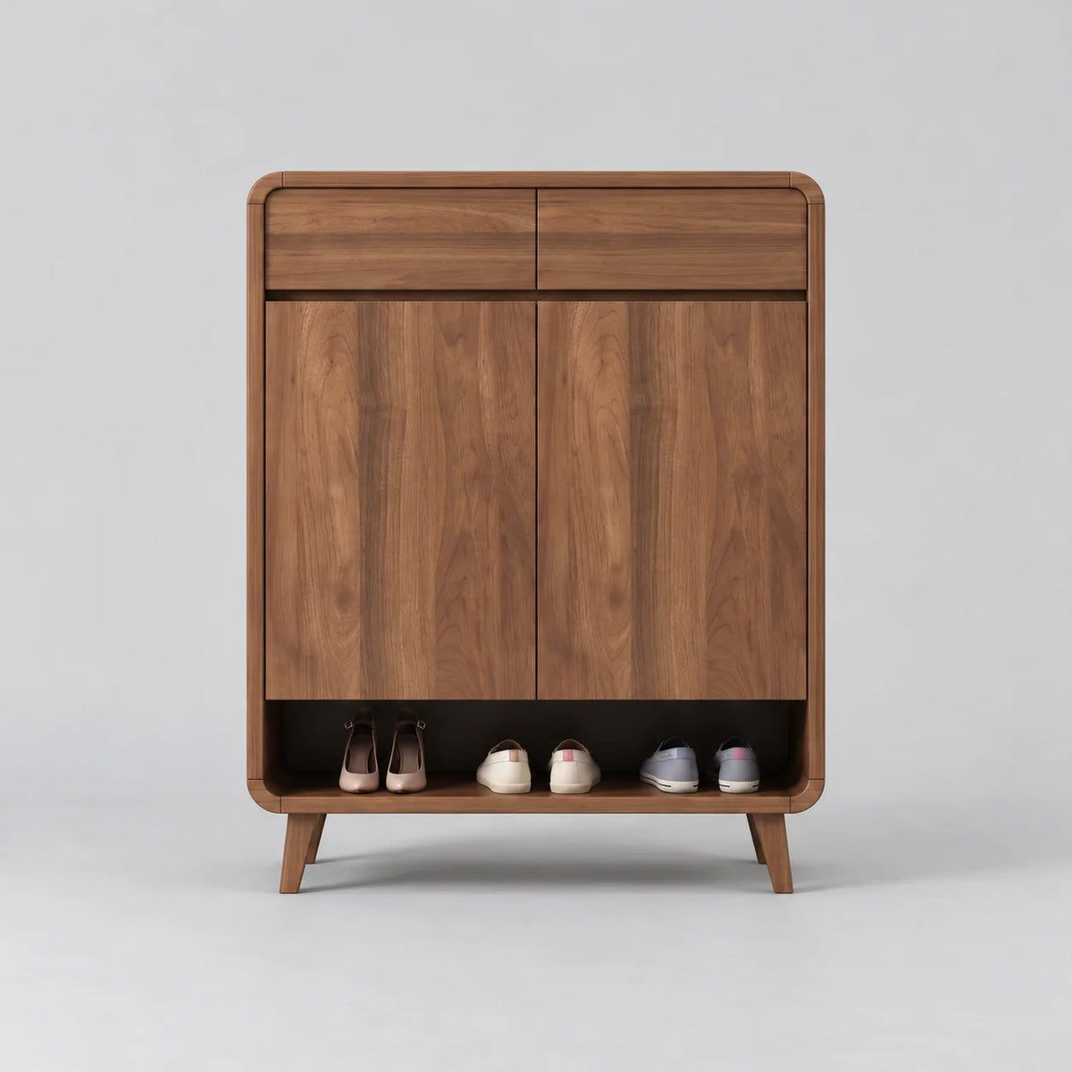 Meuble à chaussures marron en bois à deux tiroirs, deux portes et niche basse sur fond gris