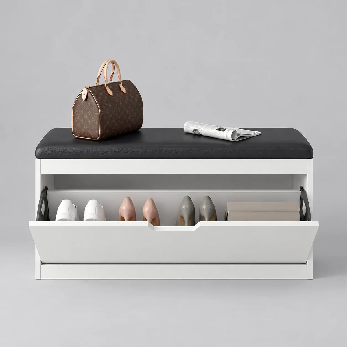 Meuble à chaussures blanc de 80 cm avec assise noire et abattant ouvert sur fond gris