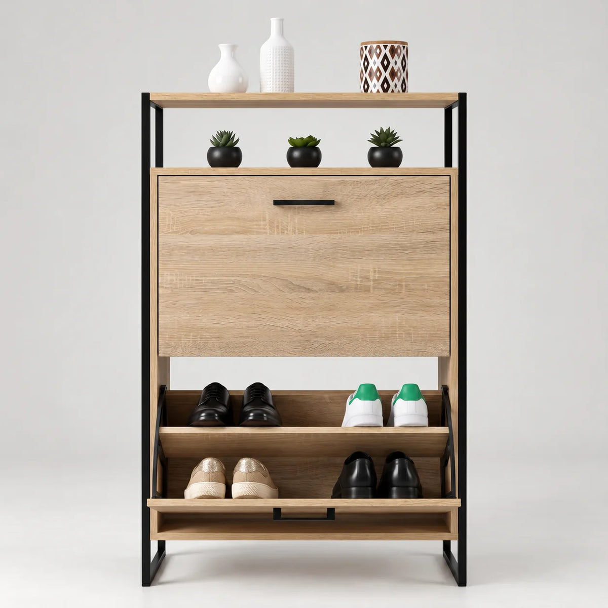 Meuble à chaussures industriel en bois beige et métal noir avec rangement bas ouvert sur fond gris Image