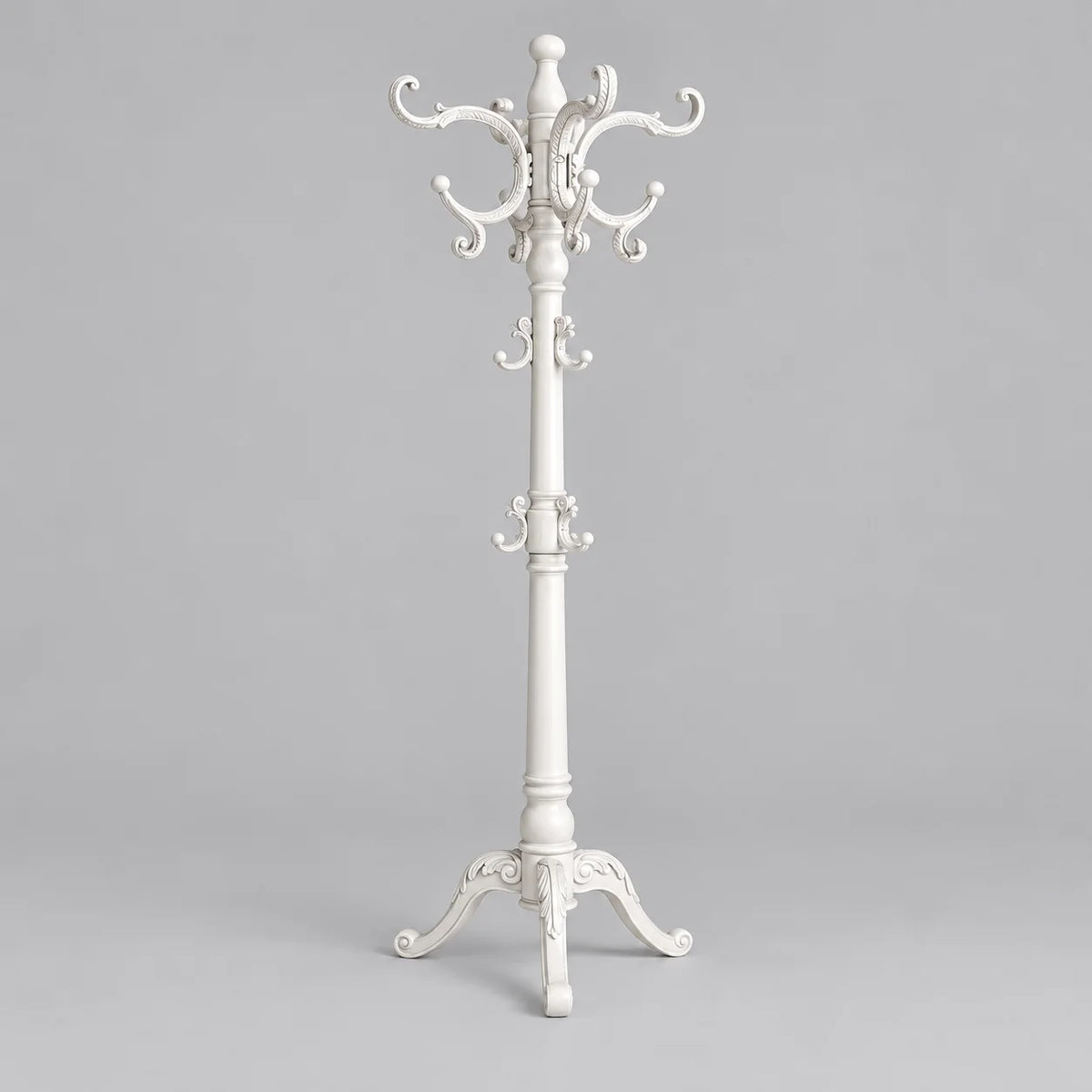Grand porte-manteau perroquet blanc sculpté sur trois pieds, sur fond gris