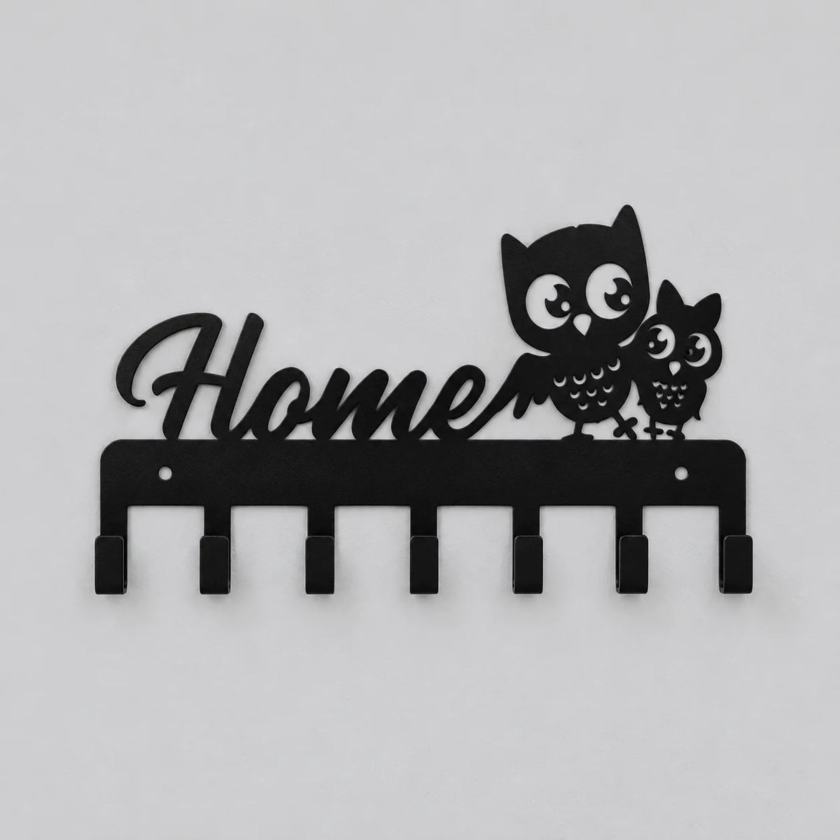 Porte-clés mural Home noir avec deux hiboux et sept crochets, présenté sur fond gris