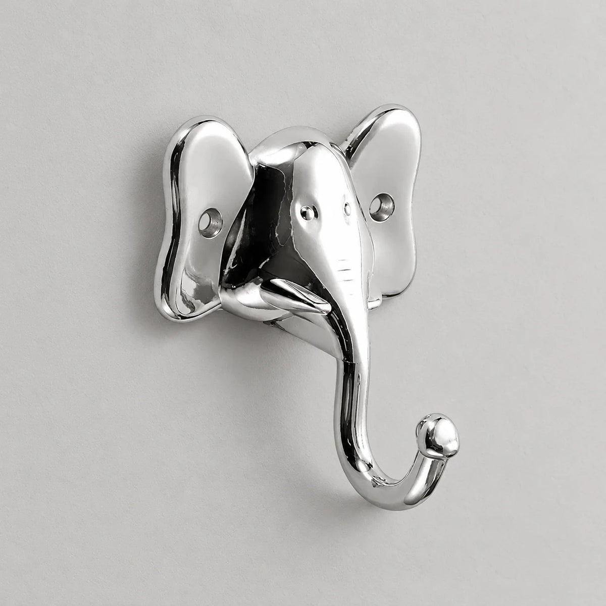Patère murale éléphant argent à trompe crochet, vue complète sur fond gris