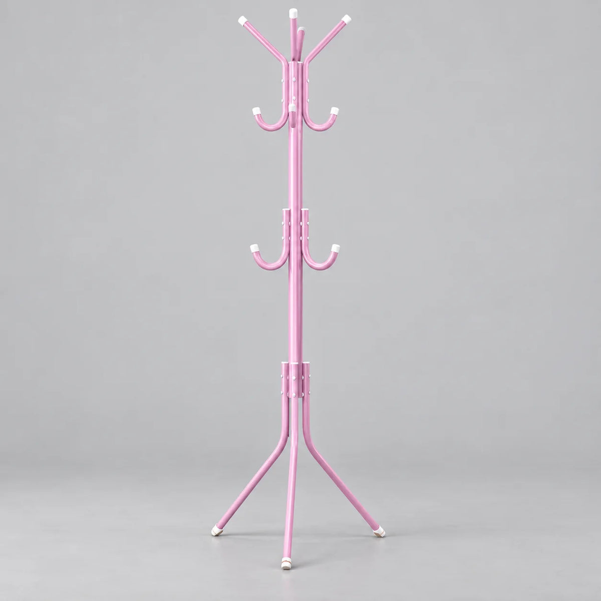 Porte-manteau perroquet rose avec crochets courbés et base à trois pieds sur fond gris