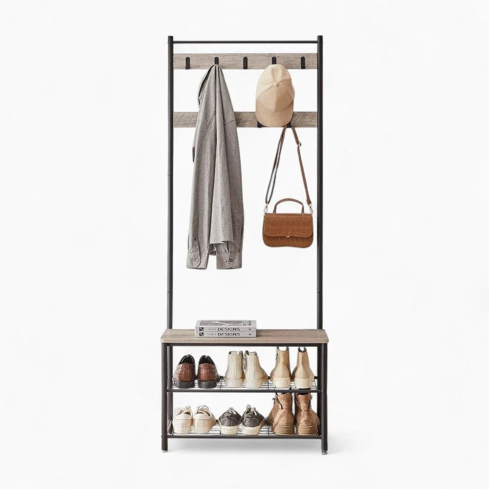Meuble d’entrée beige et noir avec manteau, sac et chaussures rangées