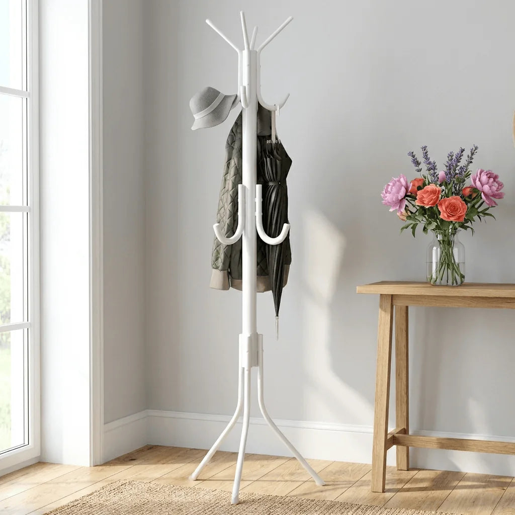 Porte-manteau perroquet blanc installé dans une entrée lumineuse Image