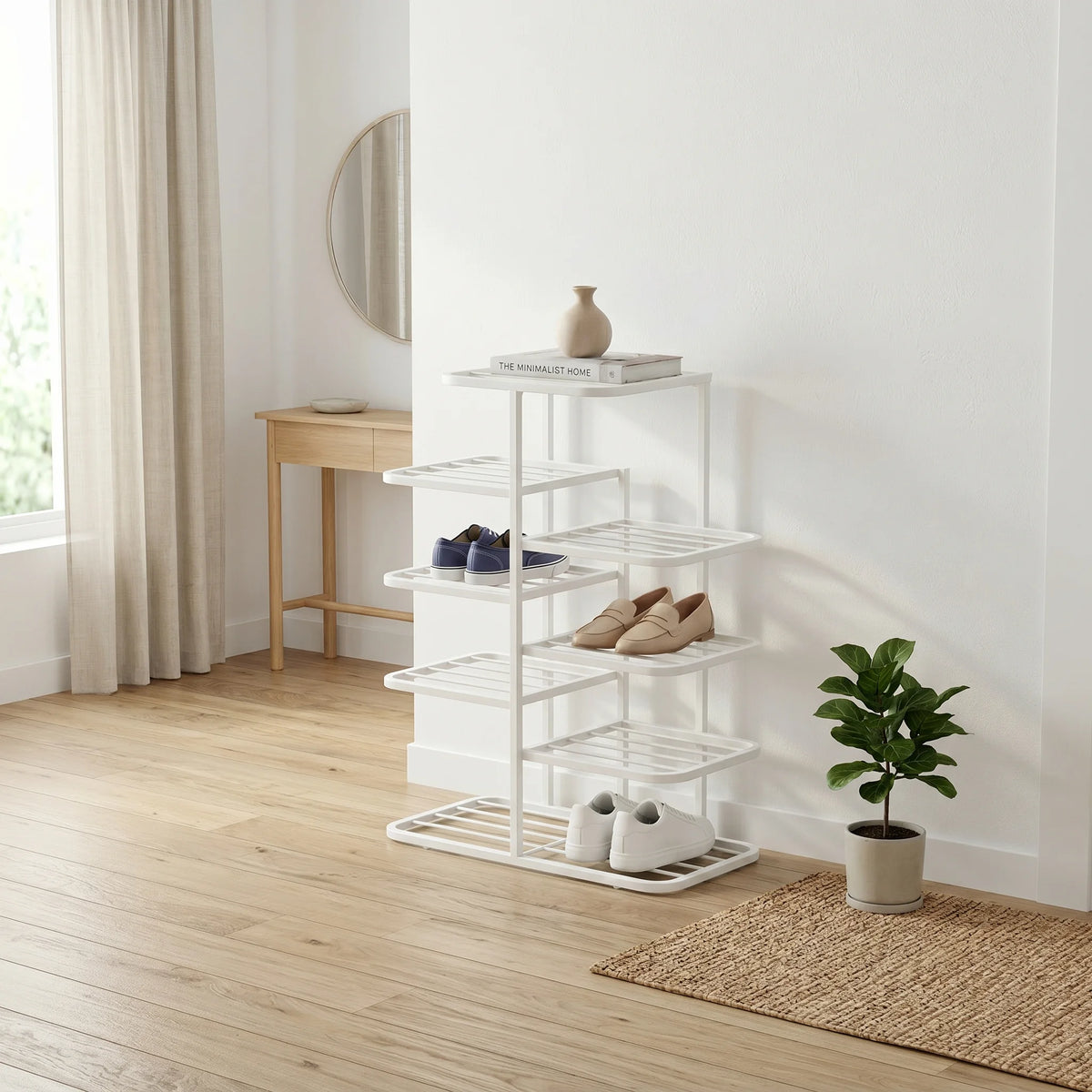 Range-chaussures blanc à étagères alternées placé dans une entrée lumineuse