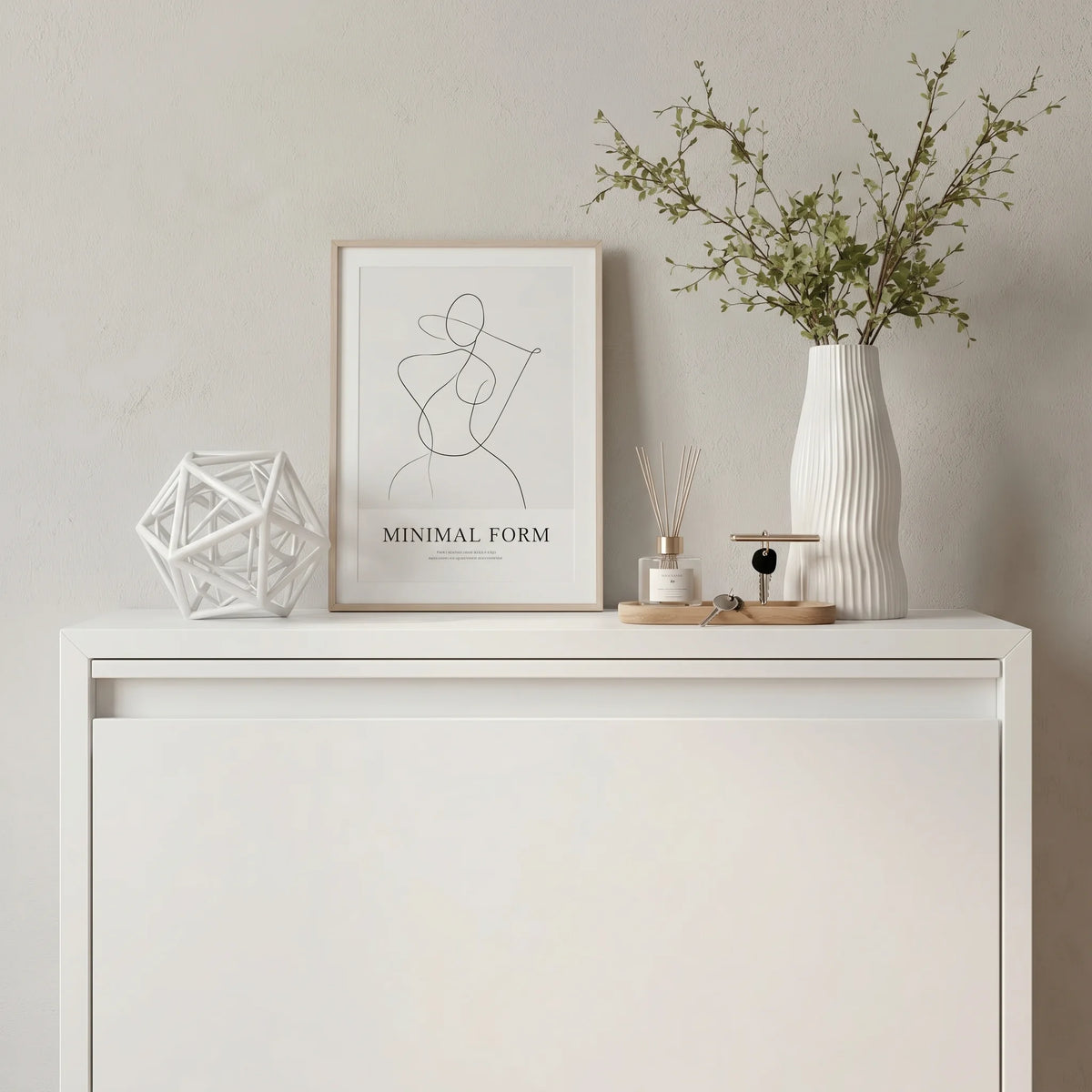 Détail de la partie haute et du premier abattant du meuble à chaussures suspendu blanc