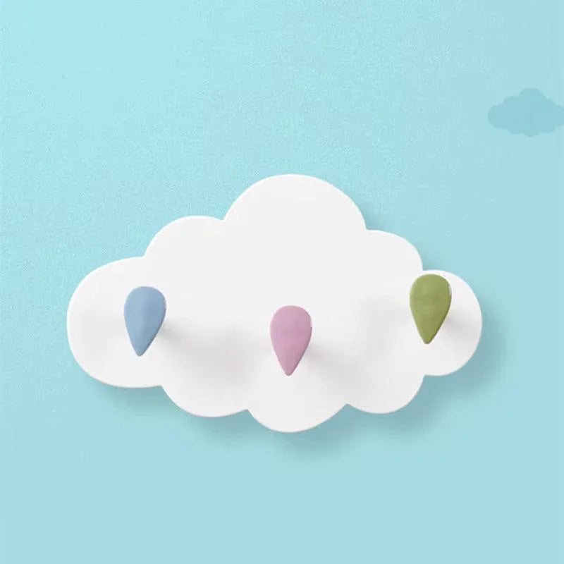 Photo originale du porte-manteau enfant Nuage blanc à trois patères sur fond bleu