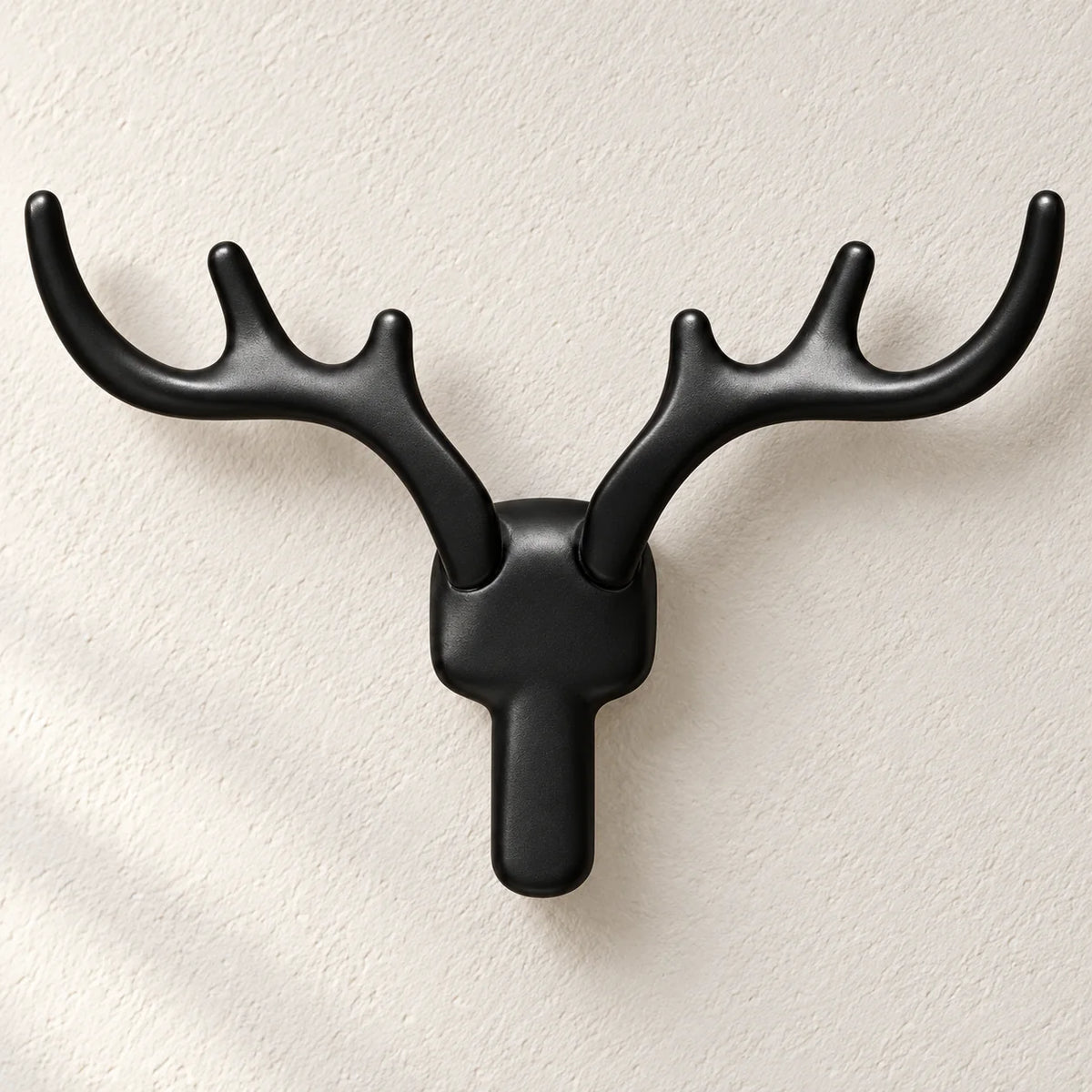 Détail de la silhouette des bois de cerf de la patère noire