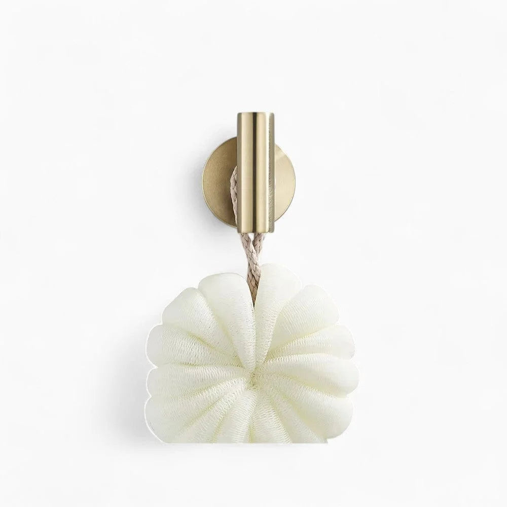 Photo d'origine du crochet doré brossé portant une fleur de bain