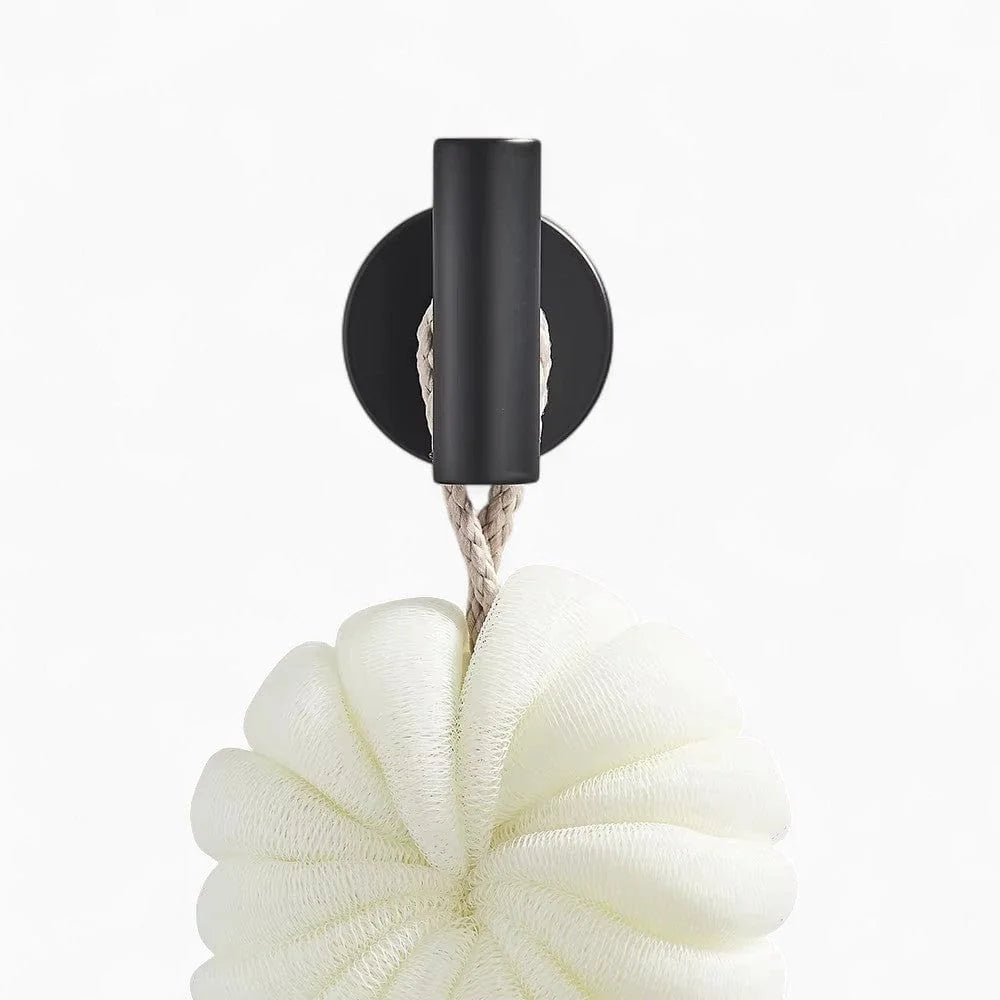 Photo d'origine du crochet noir mat portant une fleur de bain