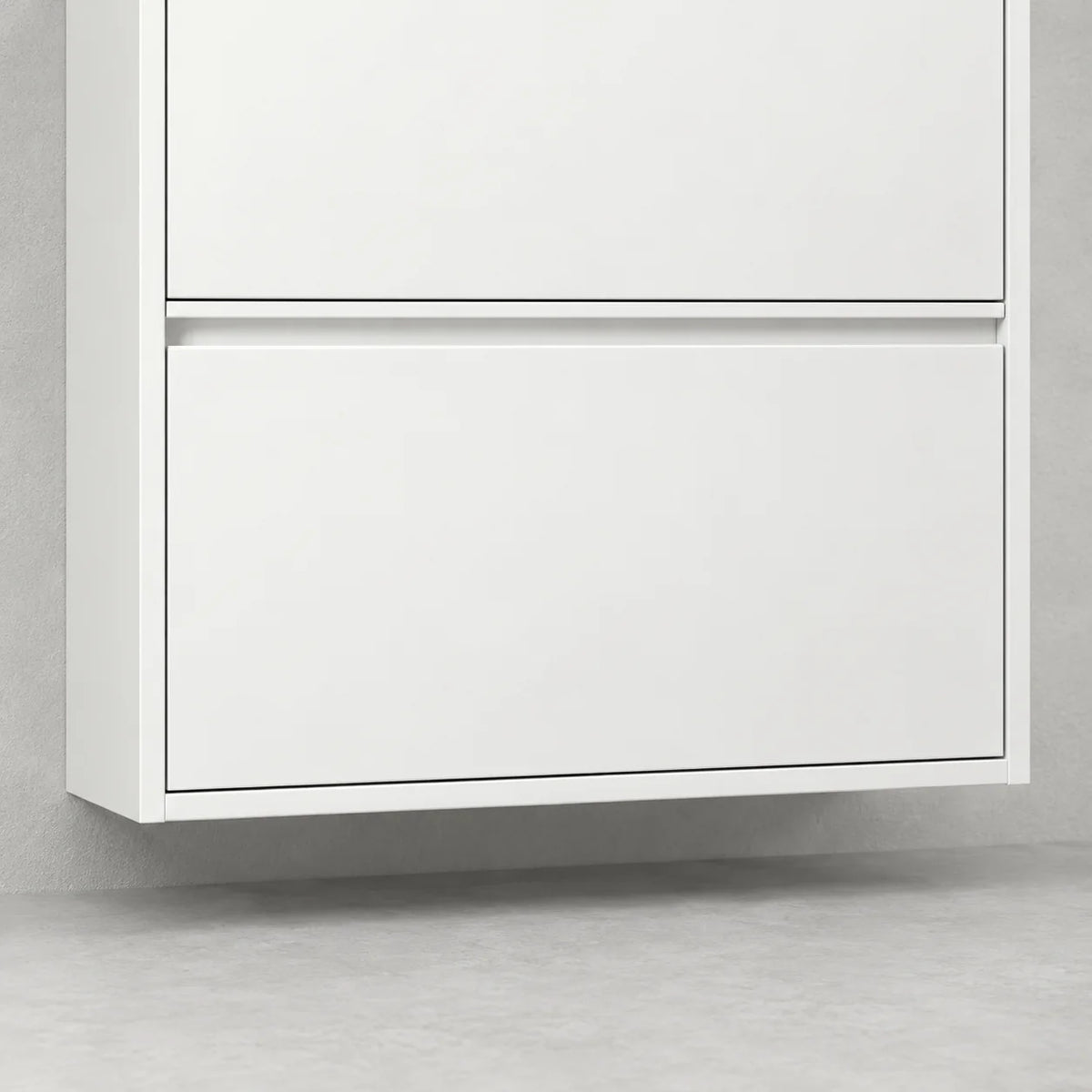Détail de la façade inférieure et du bord suspendu du meuble à chaussures blanc