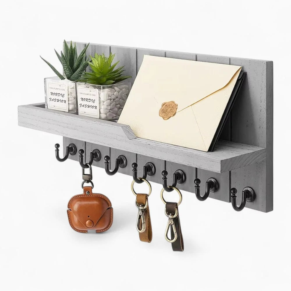 Photo originale du porte-manteau mural gris avec tablette claire, plantes, courrier, clés et sept crochets noirs