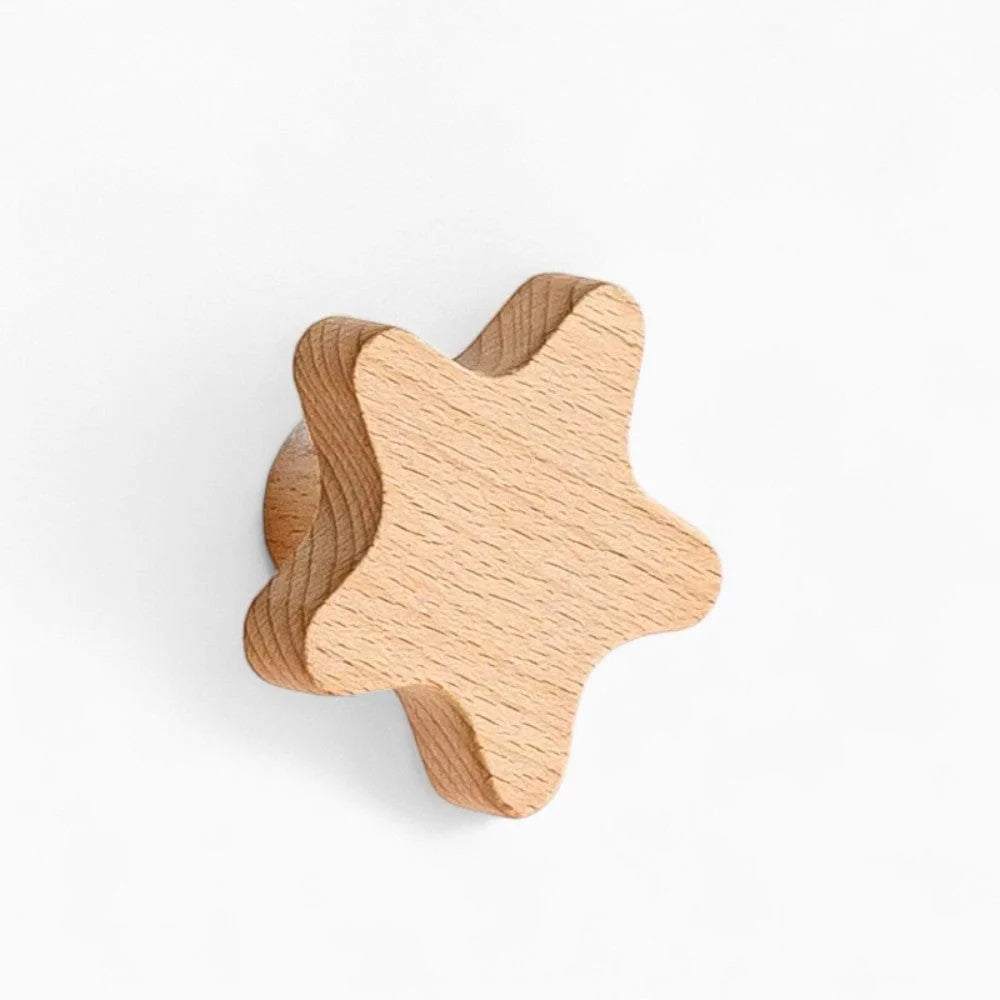 Photo originale de la patère étoile beige en bois, vue de face et profil du bois