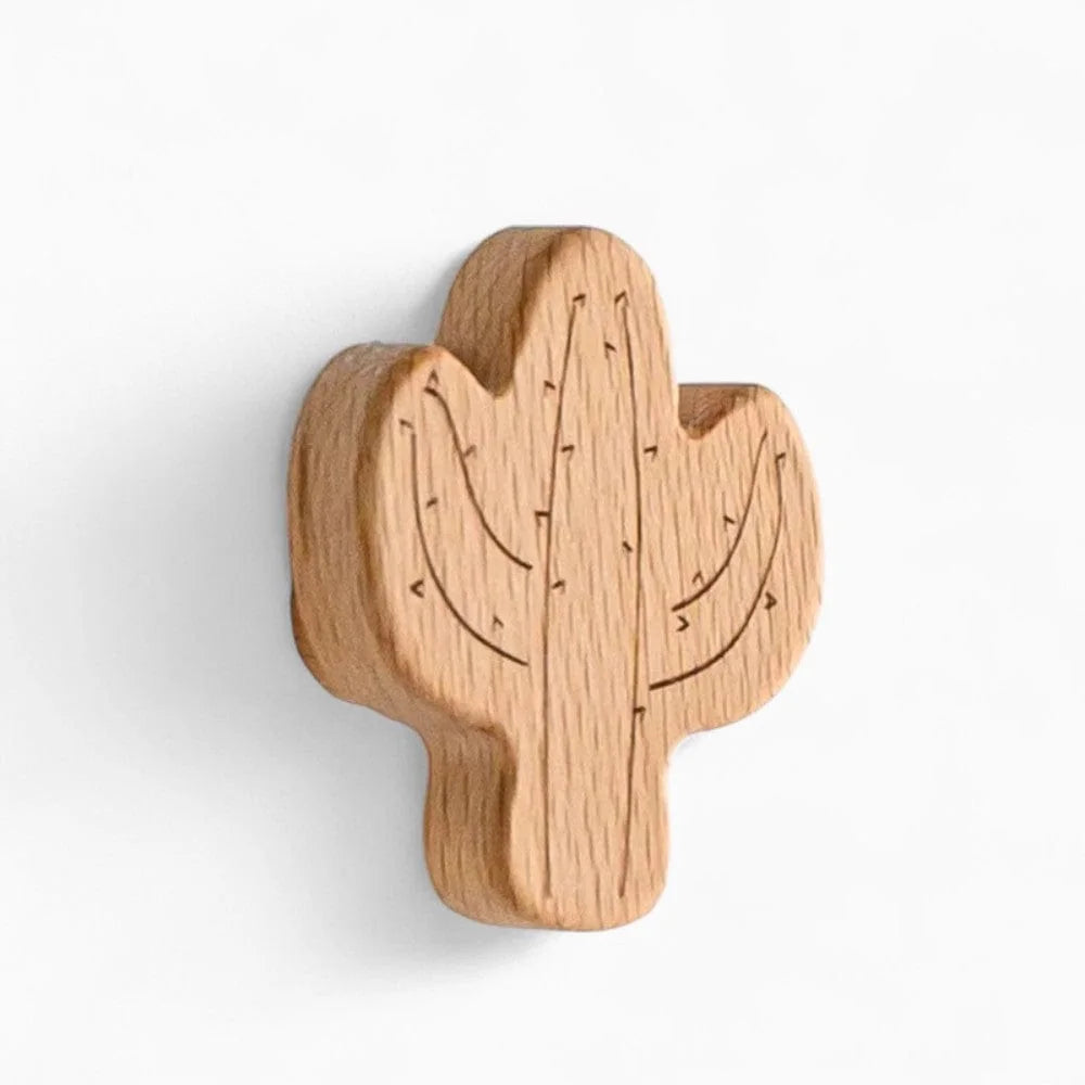 Photo originale de la patère cactus beige en bois, avec ses lignes gravées