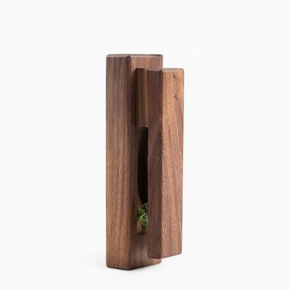 Photo originale de la patère murale en bois de noyer foncé