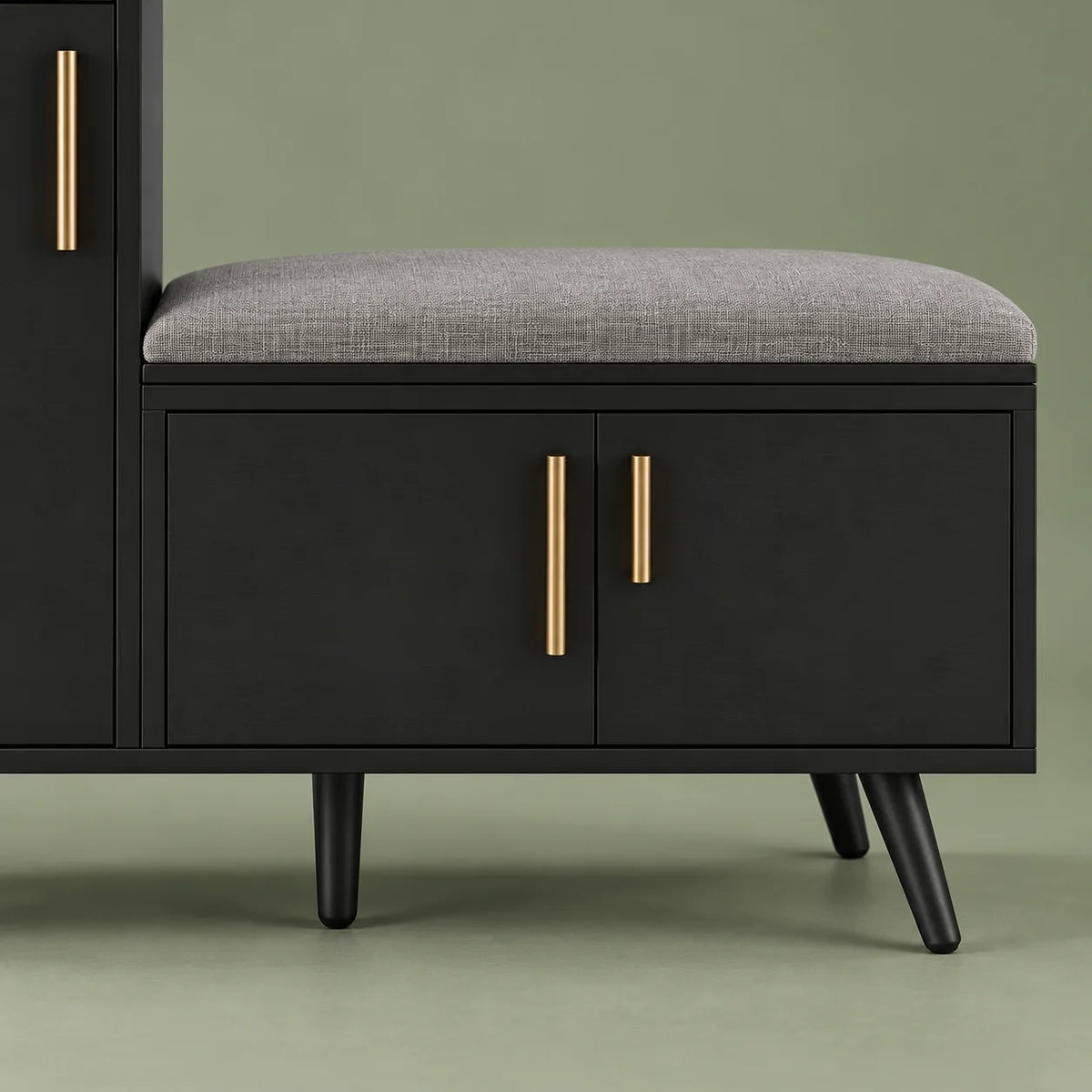Détail des deux portes noires du banc et de son assise grise textile