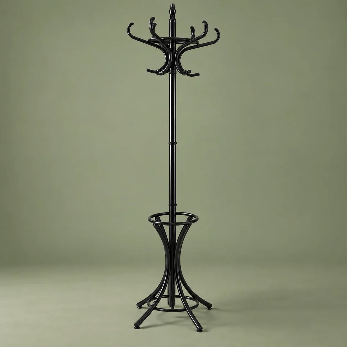 Porte-manteau perroquet noir, vue complète de trois quarts sur fond vert sauge