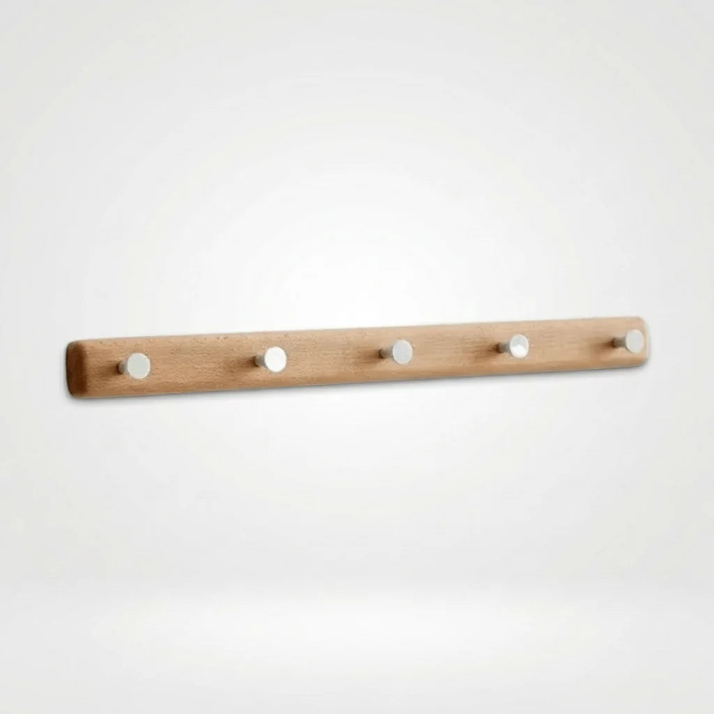 Photo originale du porte-manteau mural en bois clair avec cinq crochets blancs