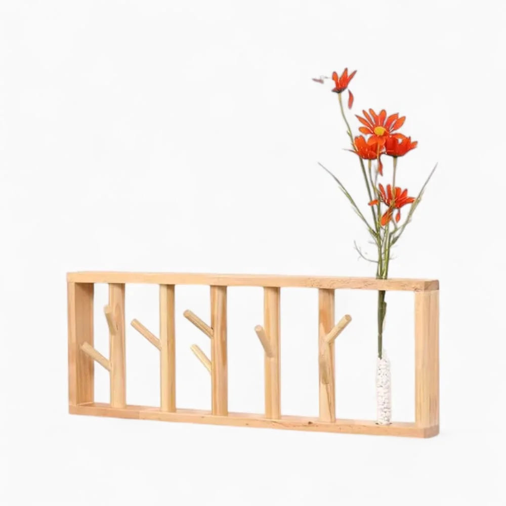 Photo originale du long porte-manteau Tige Bois clair avec fleurs dans un vase