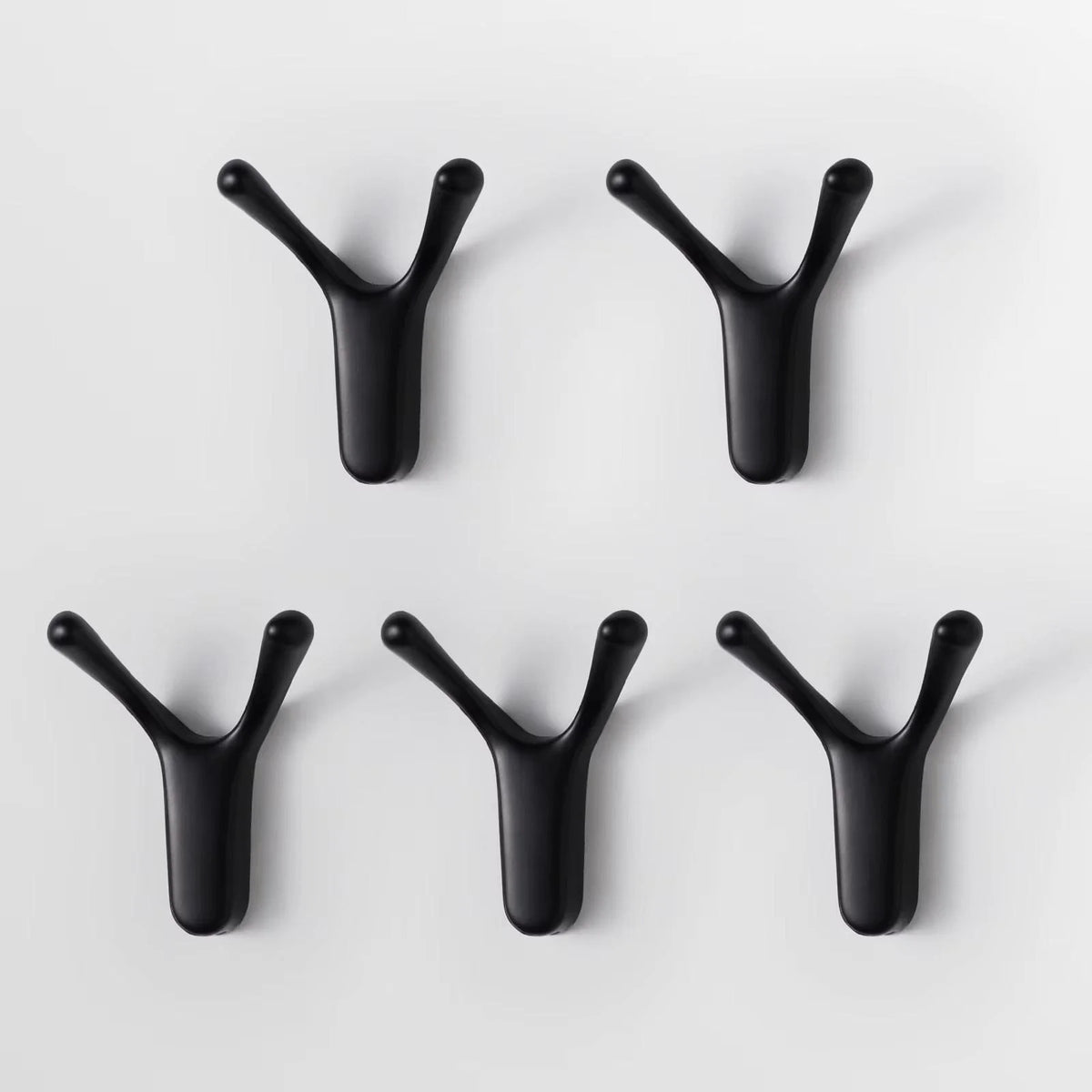Photo originale de cinq patères Antenne noires montrant le modèle de face