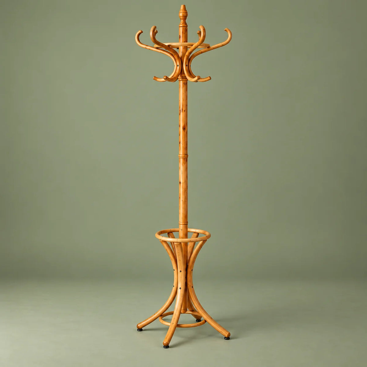 Profil du porte-manteau perroquet bois clair montrant les crochets et le pied sur fond vert sauge
