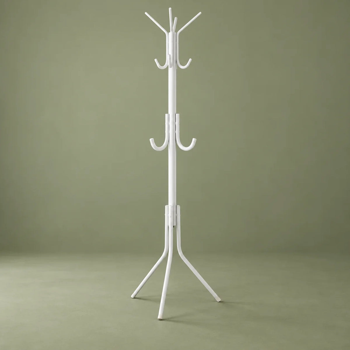 Porte-manteau perroquet blanc entier sur fond vert sauge