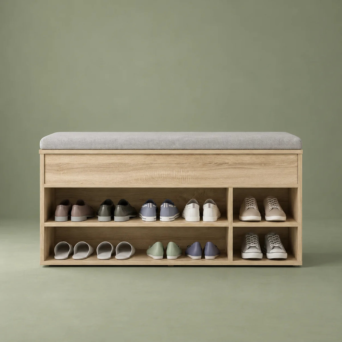 Vue de face du banc à chaussures beige clair sur fond vert sauge