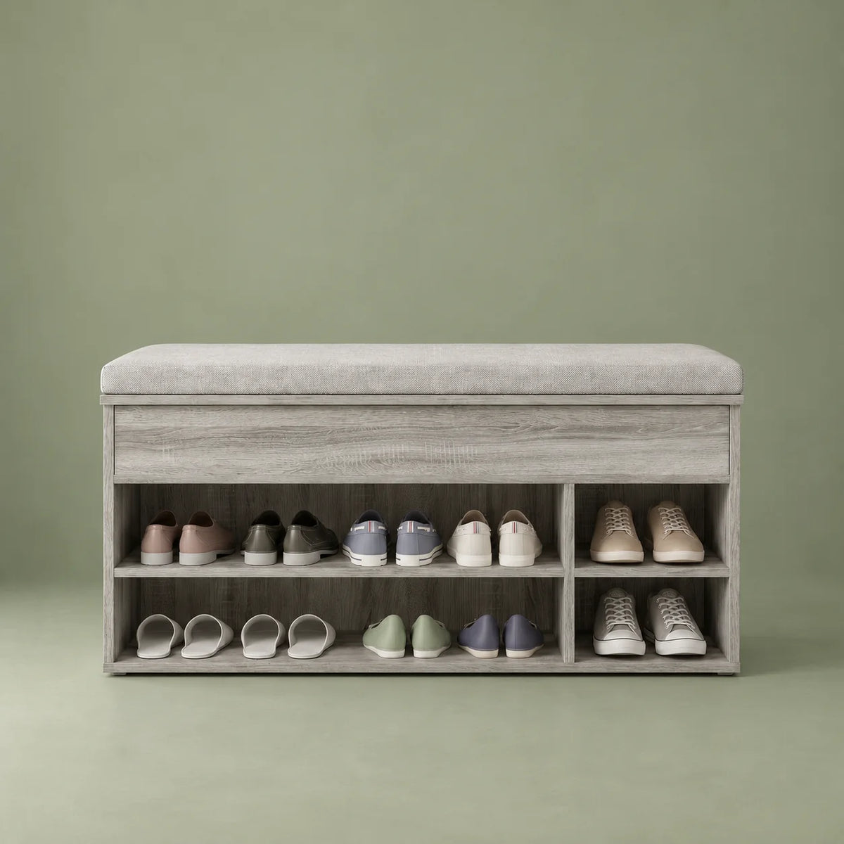 Vue de face du banc à chaussures en bois gris sur fond vert sauge