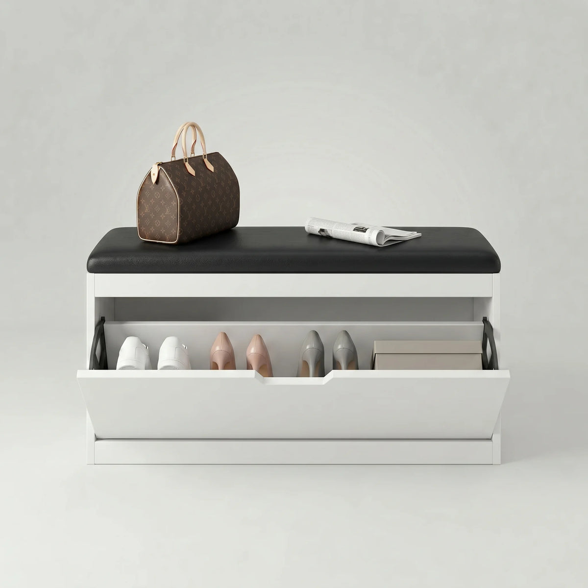 Photo originale du banc à chaussures blanc avec assise noire et abattant ouvert