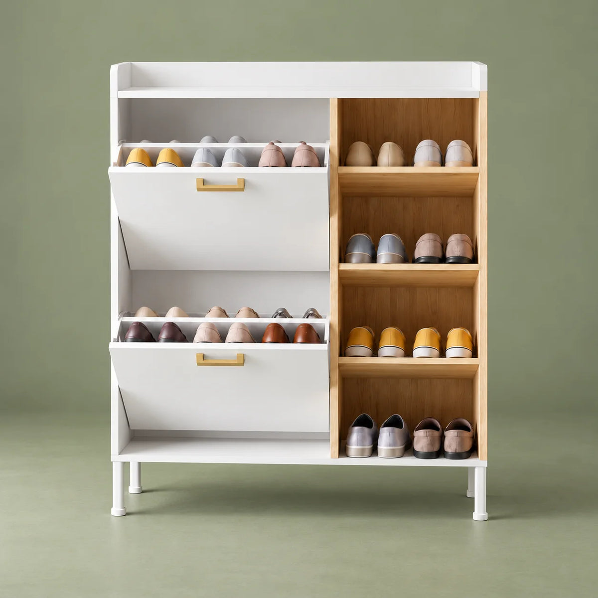 Vue de face du meuble à chaussures blanc et bois sur fond vert sauge