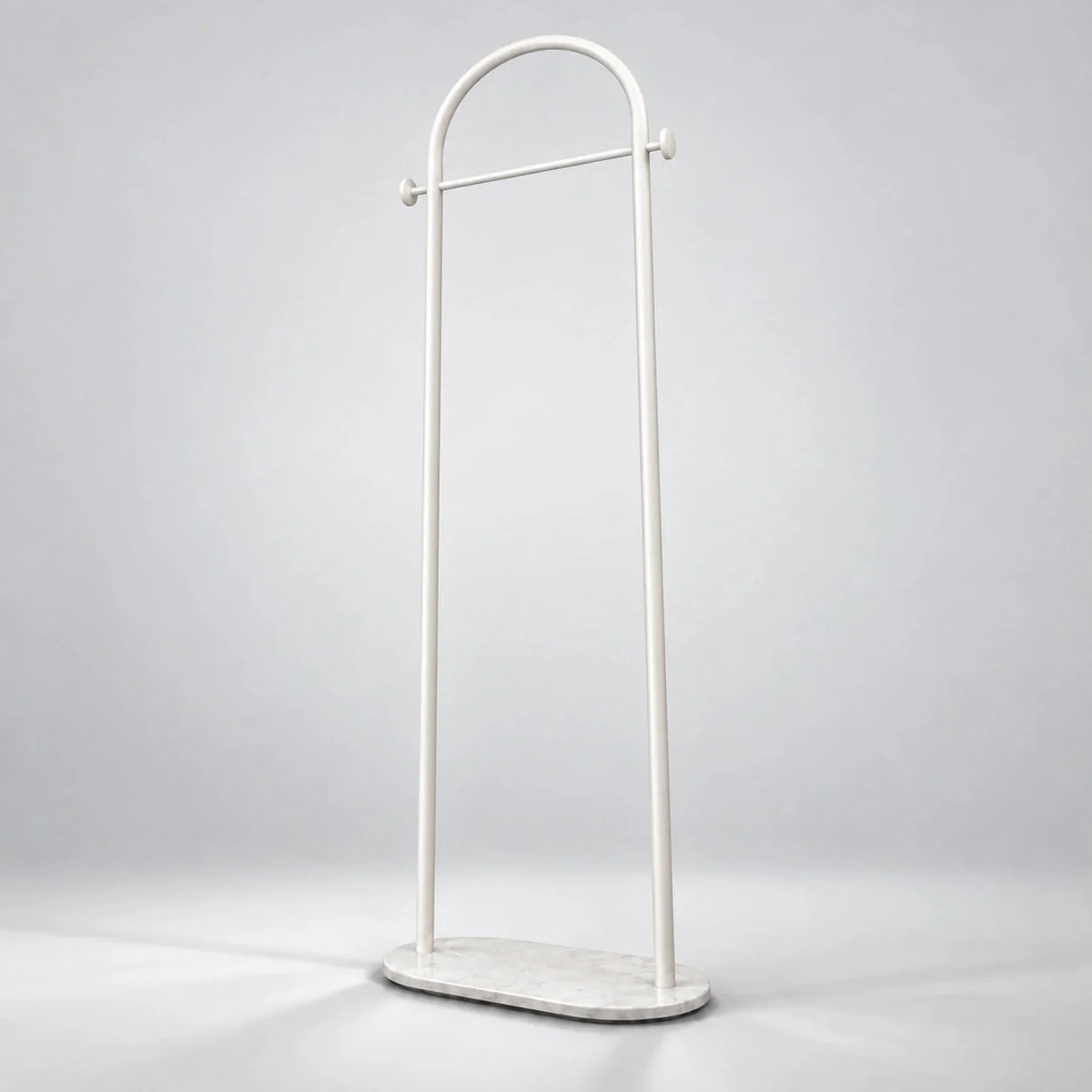Structure blanche et socle ovale veiné du porte-manteau courbé