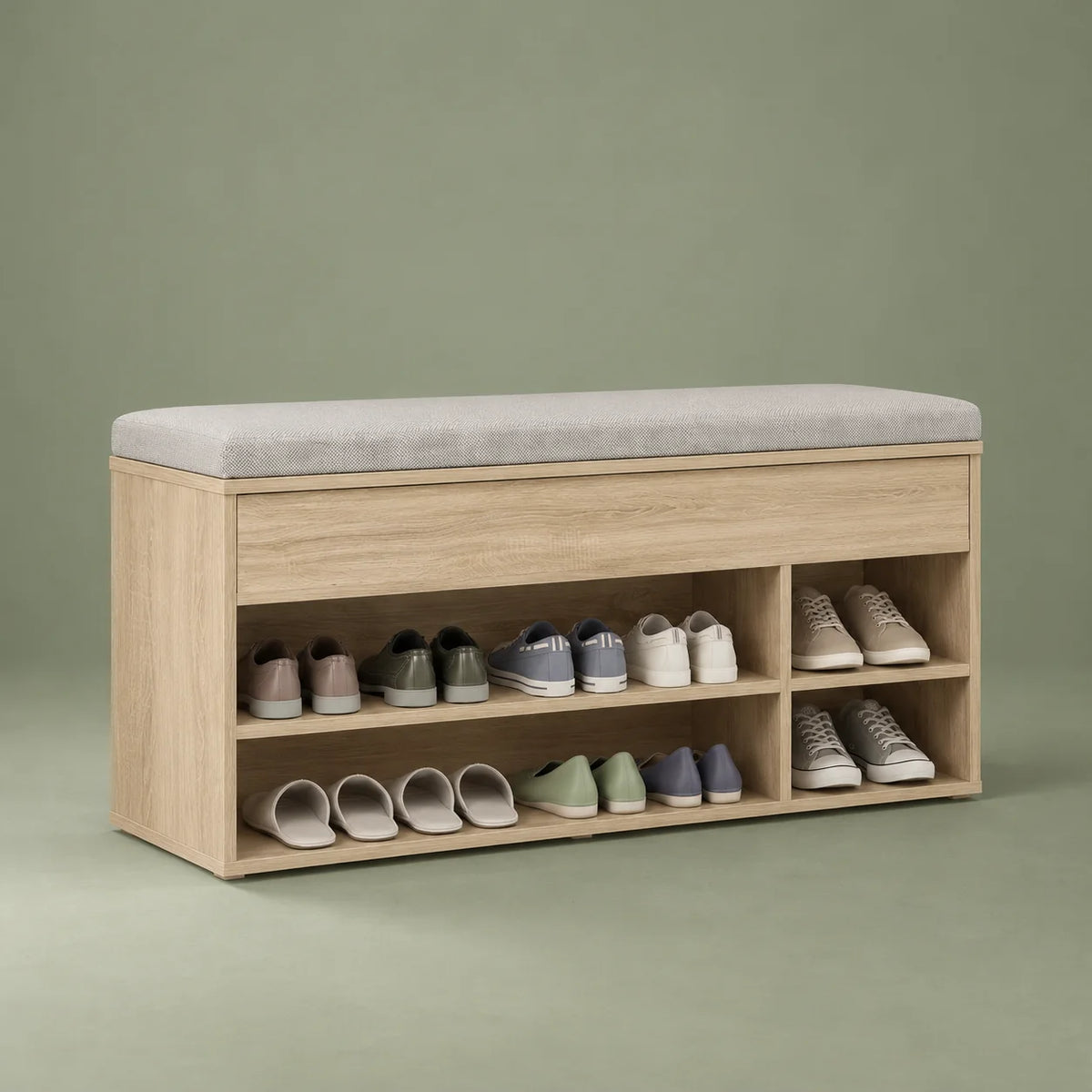 Vue de trois quarts gauche du banc à chaussures beige clair sur fond vert sauge