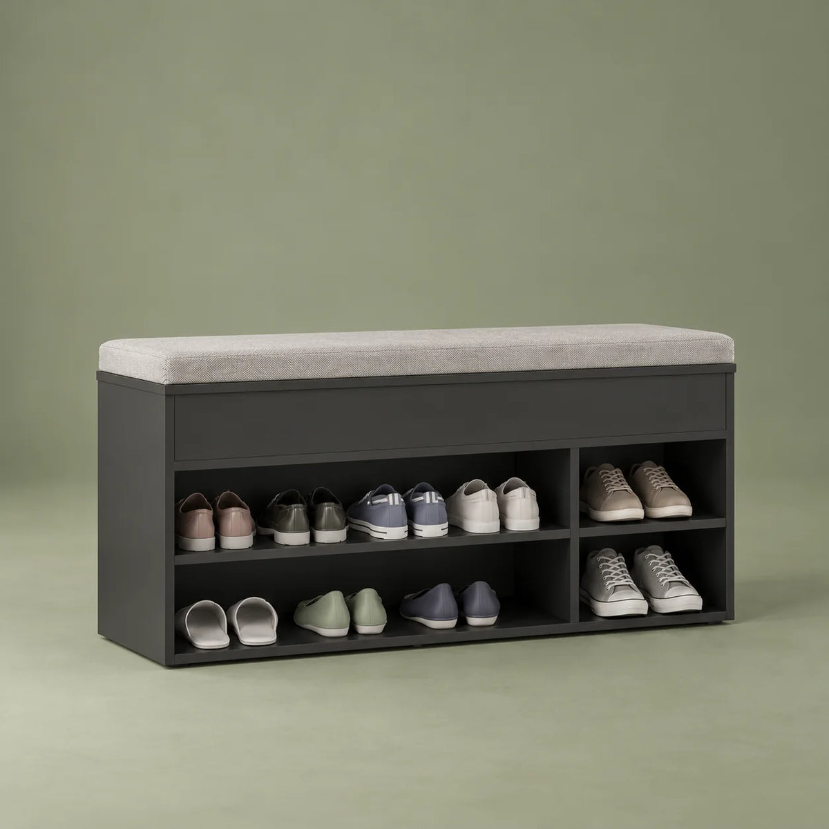Vue de trois quarts gauche du banc à chaussures noir sur fond vert sauge