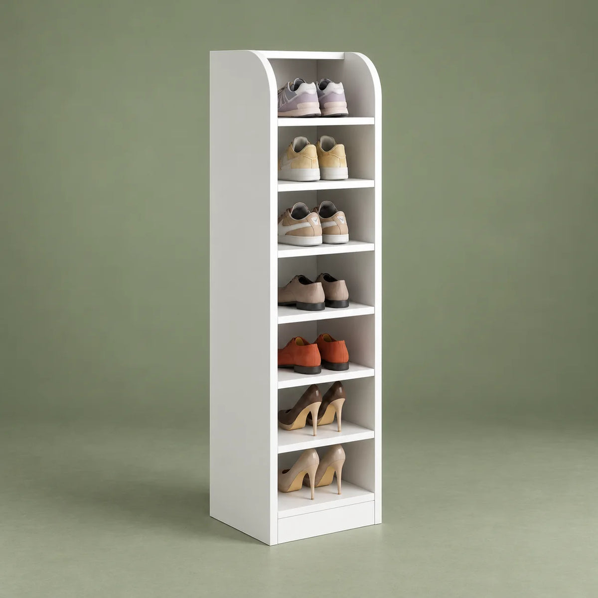 Vue de trois quarts gauche du meuble à chaussures haut blanc sur fond vert sauge