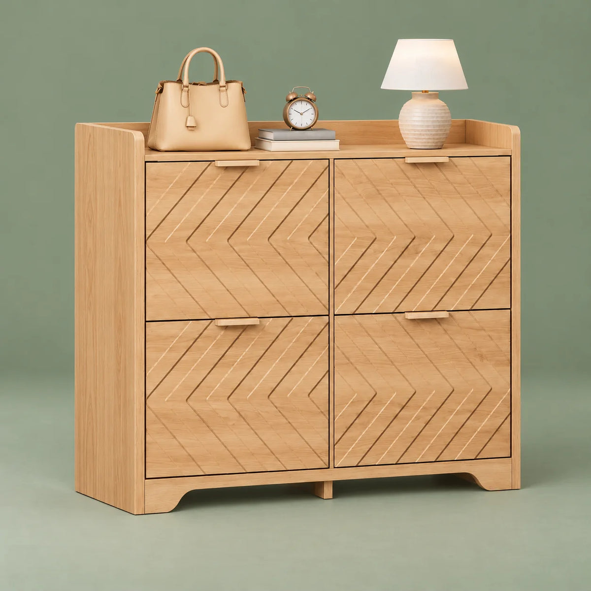 Vue de trois quarts gauche du meuble à chaussures en bois beige sur fond vert sauge