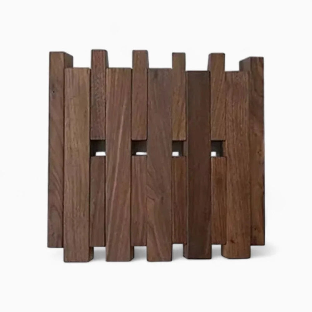 Photographie d’origine du petit porte-manteau mural carré en bois foncé