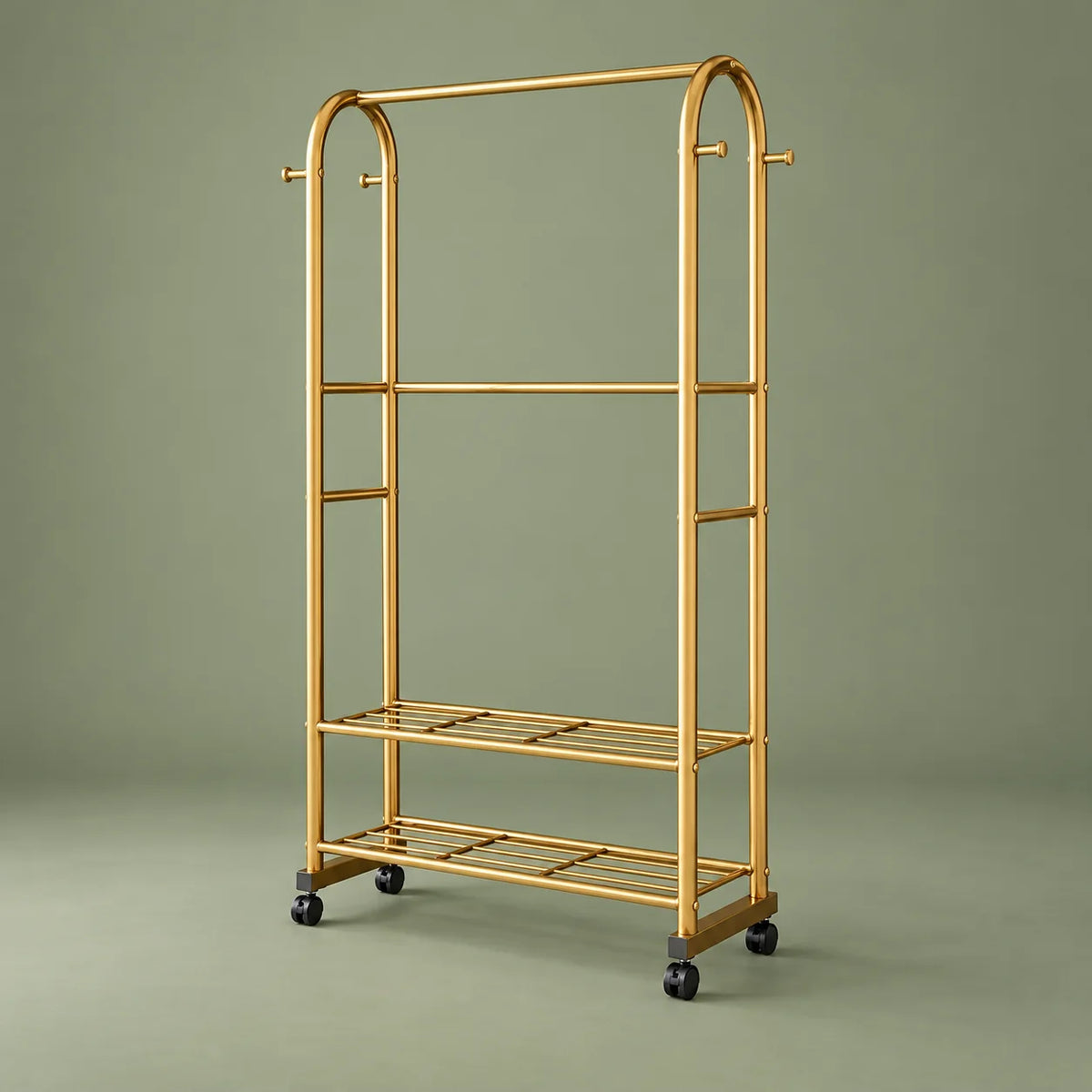 Vue de trois quarts du petit portant doré Luxe sur fond vert sauge