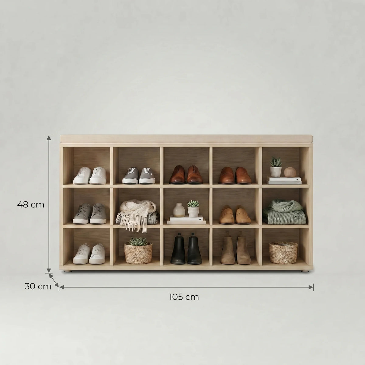 Dimensions du banc à chaussures beige : 48 cm de hauteur, 105 cm de largeur et 30 cm de profondeur