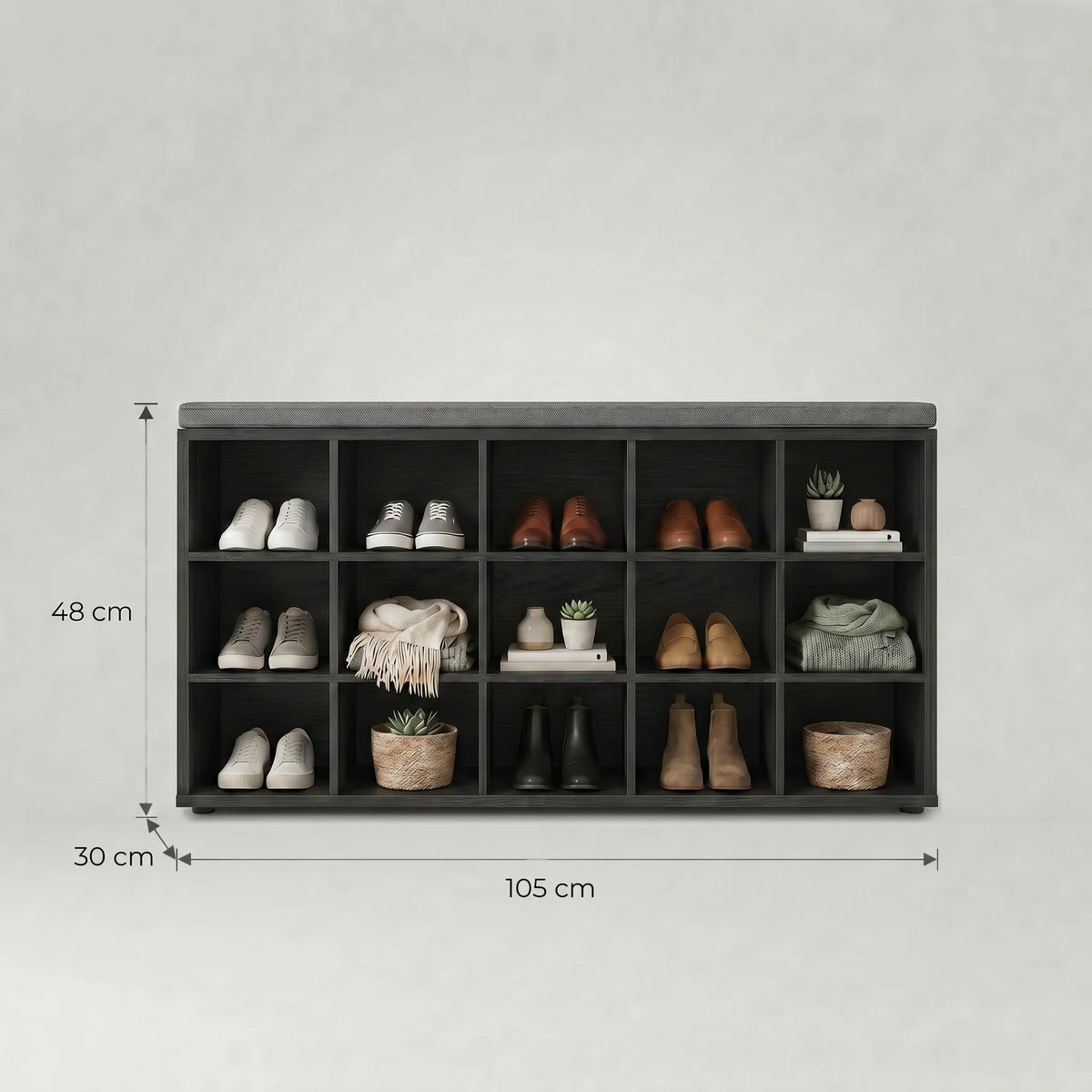 Dimensions du banc à chaussures noir : 48 cm de hauteur, 105 cm de largeur et 30 cm de profondeur