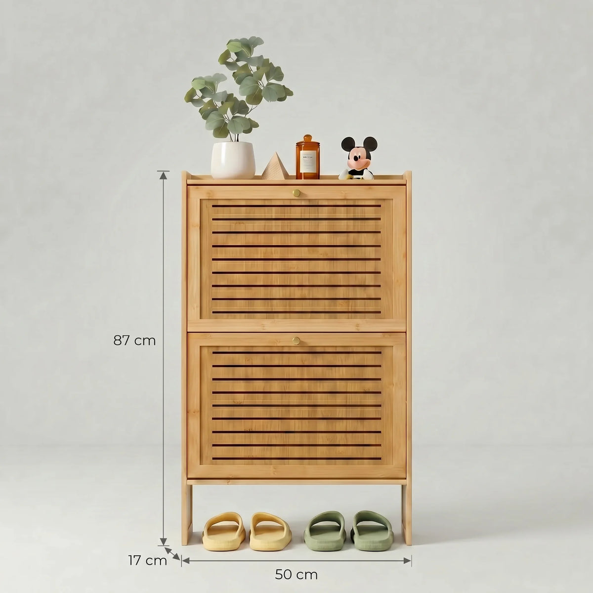 Dimensions du meuble à chaussures compact en bambou : 87 cm de hauteur, 50 cm de largeur et 17 cm de profondeur