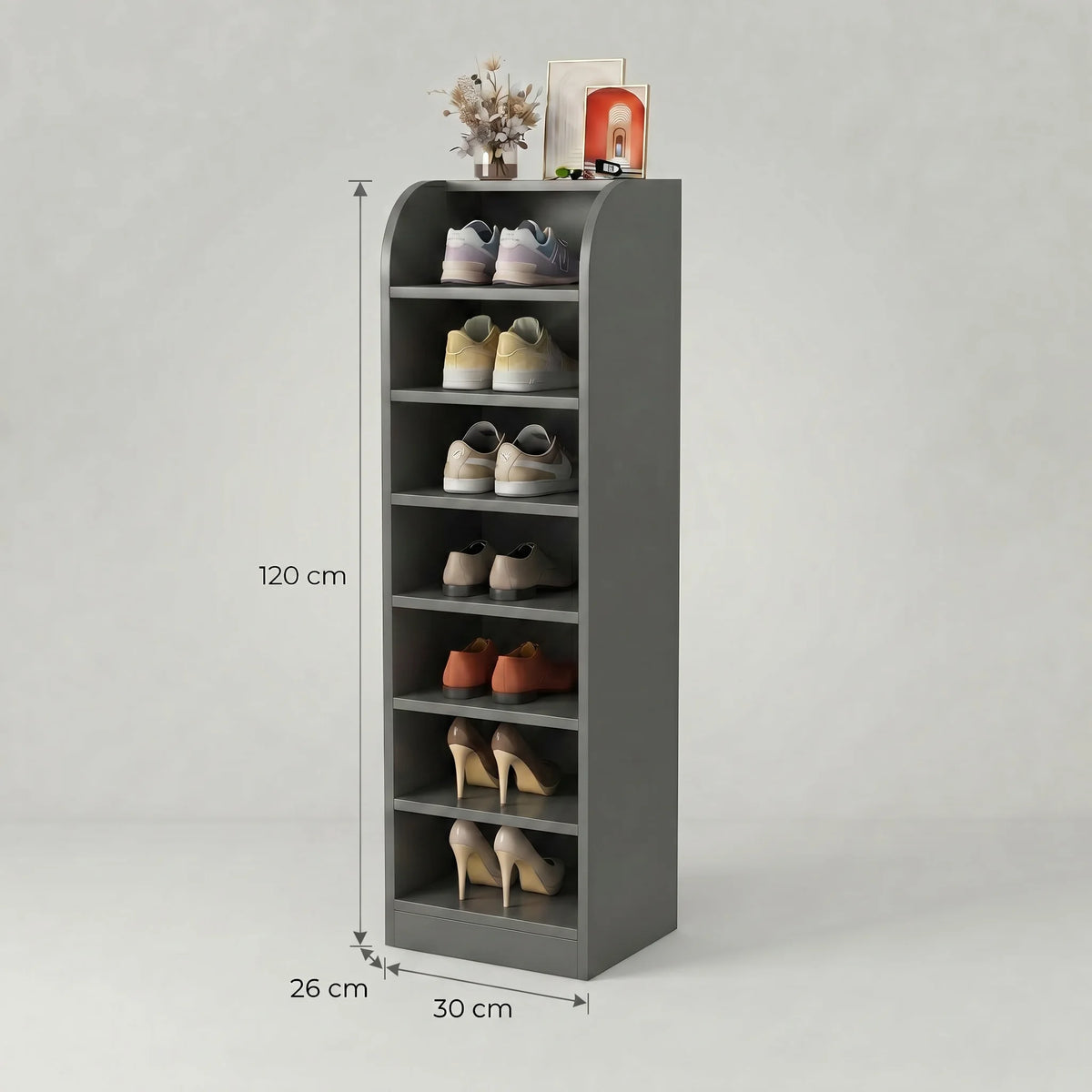 Dimensions du meuble à chaussures haut gris : 120 cm de hauteur, 30 cm de largeur et 26 cm de profondeur
