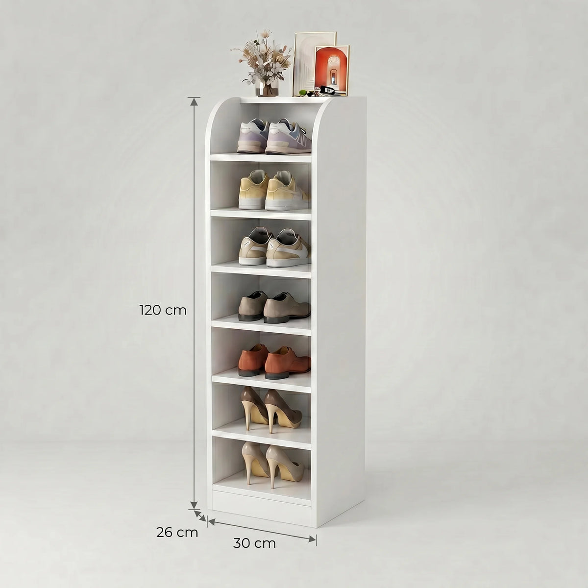 Dimensions du meuble à chaussures haut blanc : 120 cm de hauteur, 30 cm de largeur et 26 cm de profondeur