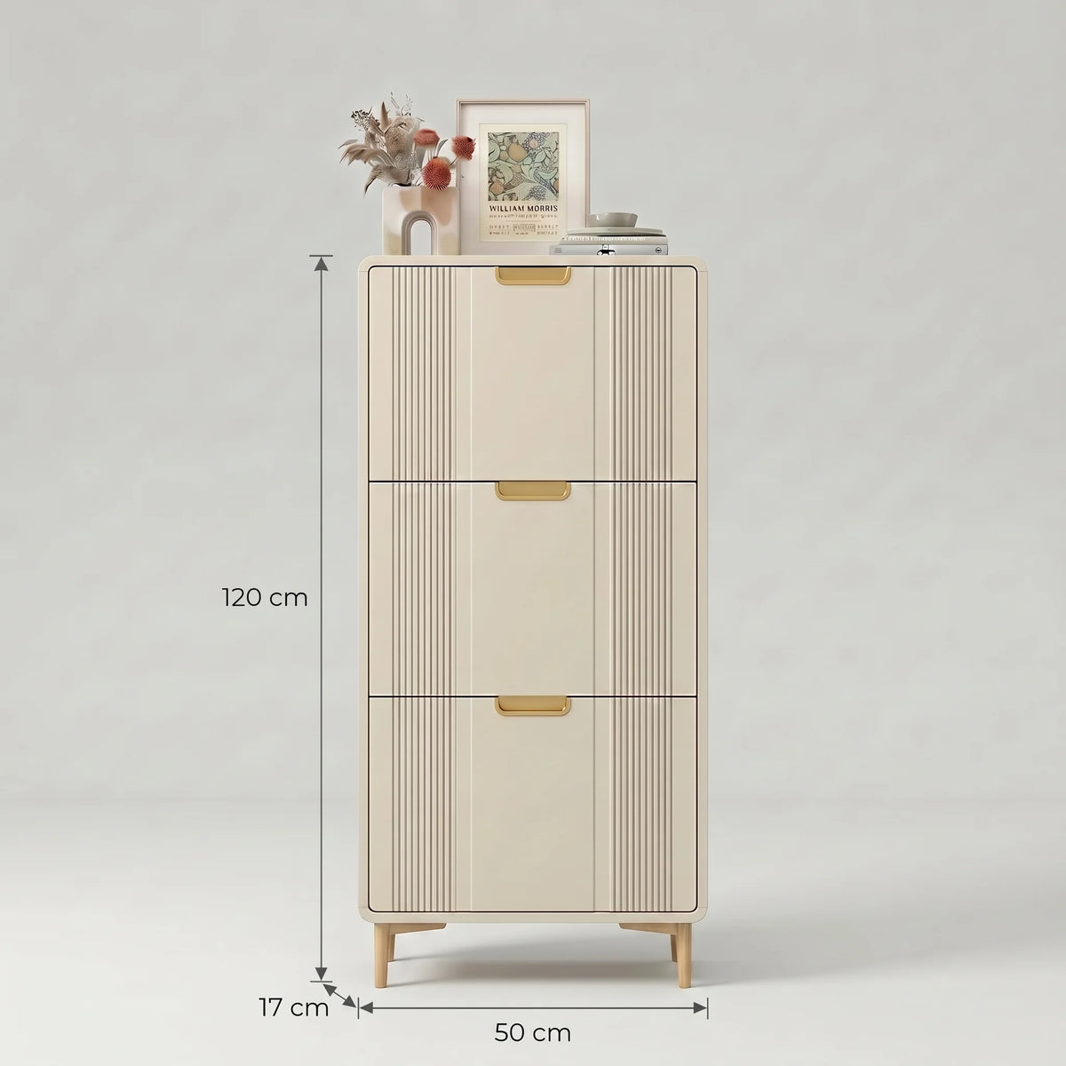 Dimensions du meuble à chaussures beige : 120 cm de hauteur, 50 cm de largeur et 17 cm de profondeur