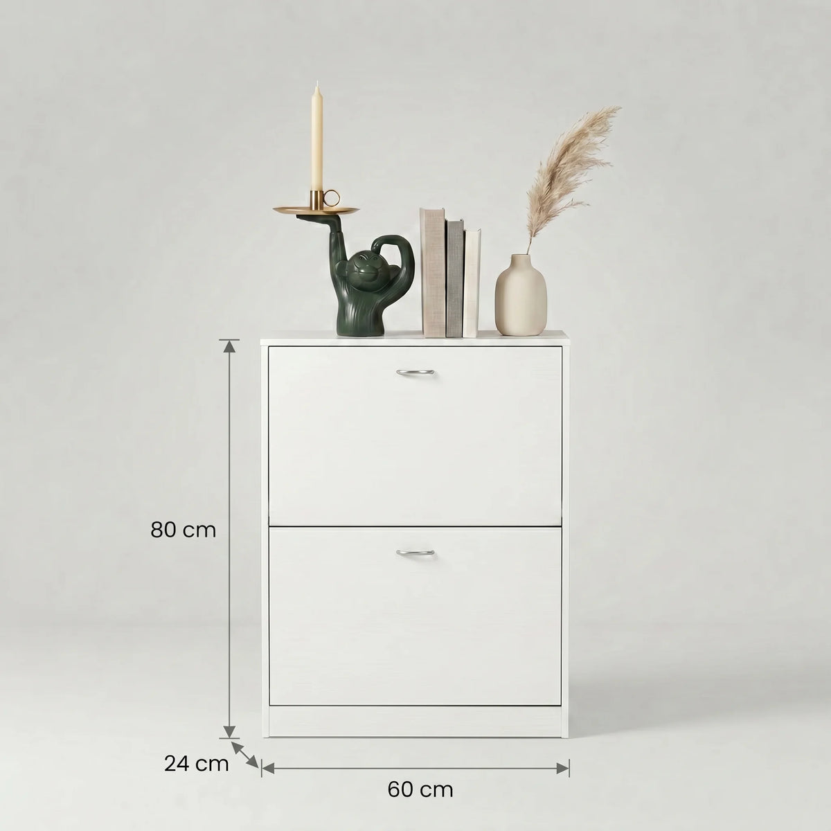 Dimensions du meuble à chaussures blanc : 80 cm de hauteur, 60 cm de largeur et 24 cm de profondeur