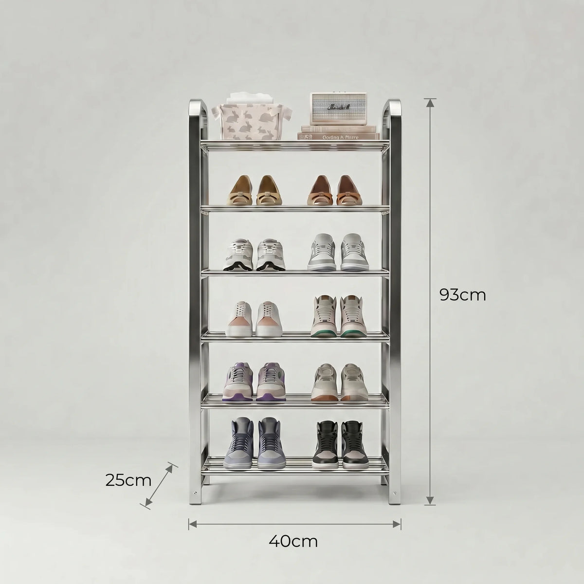 Dimensions du meuble à chaussures en métal argenté : hauteur 93 cm, largeur 40 cm et profondeur 25 cm