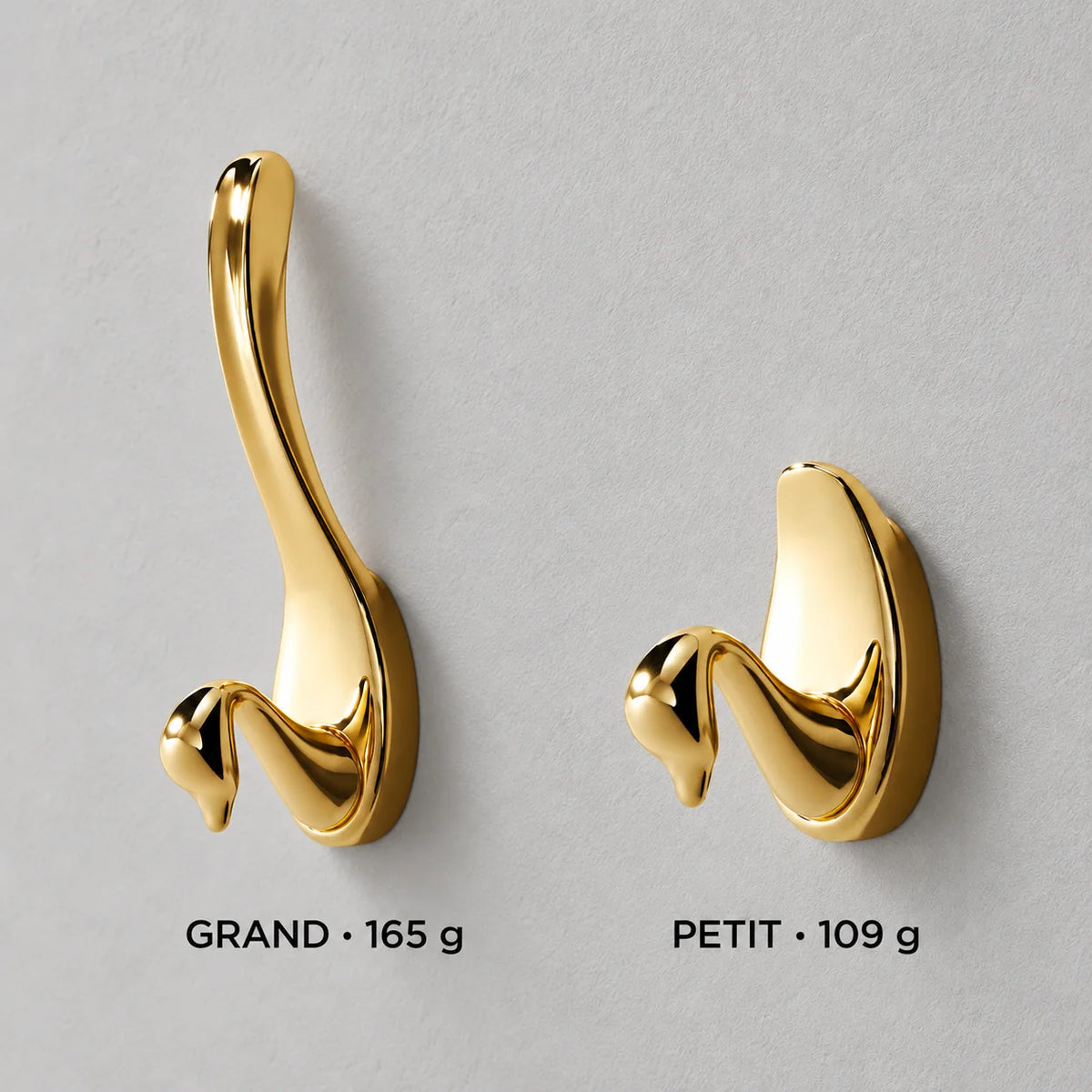 Comparaison des patères cygne à finition dorée brillante Grand et Petit, poids indiqués 165 g et 109 g