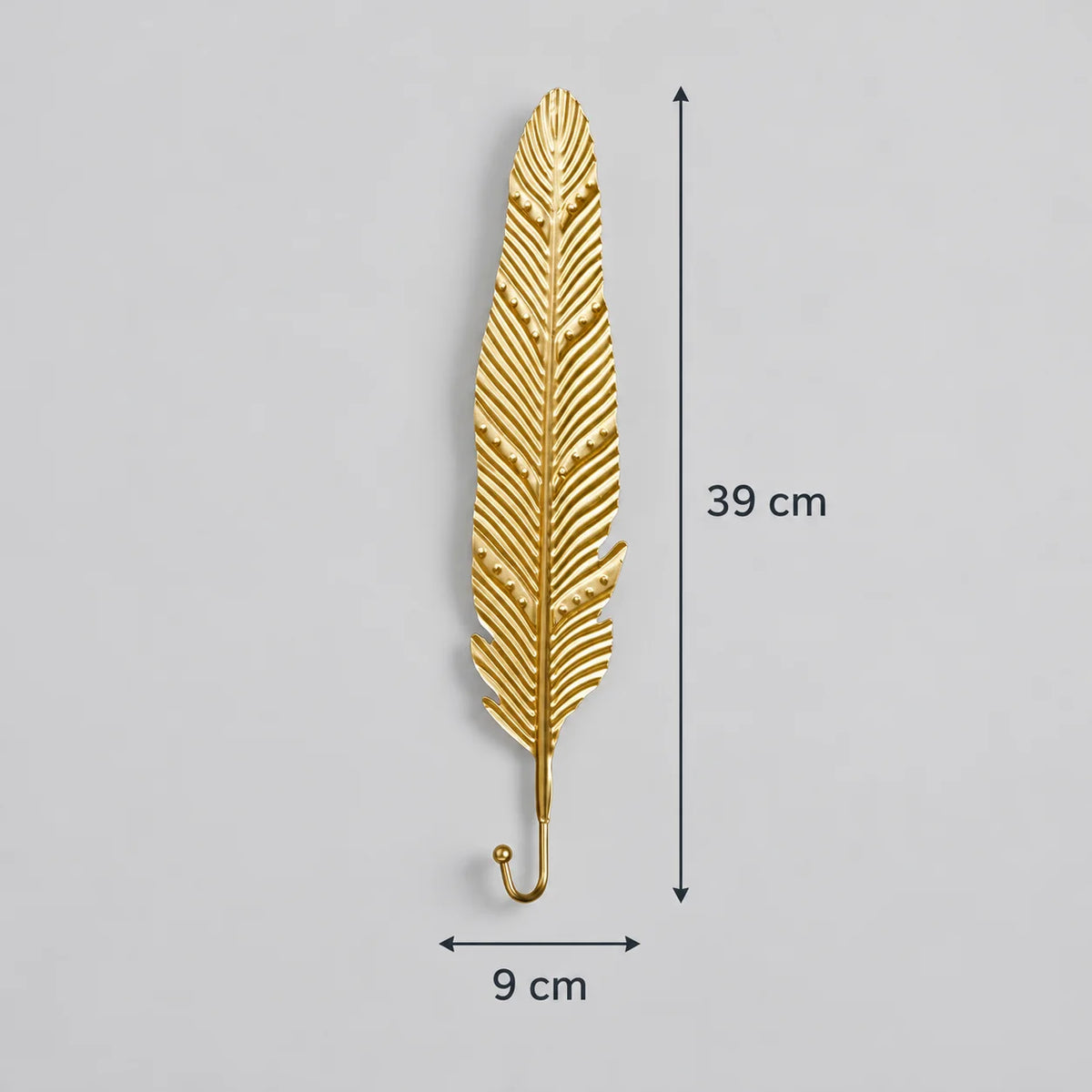 Dimensions vérifiées de la patère longue feuille dorée : hauteur 39 cm, largeur 9 cm