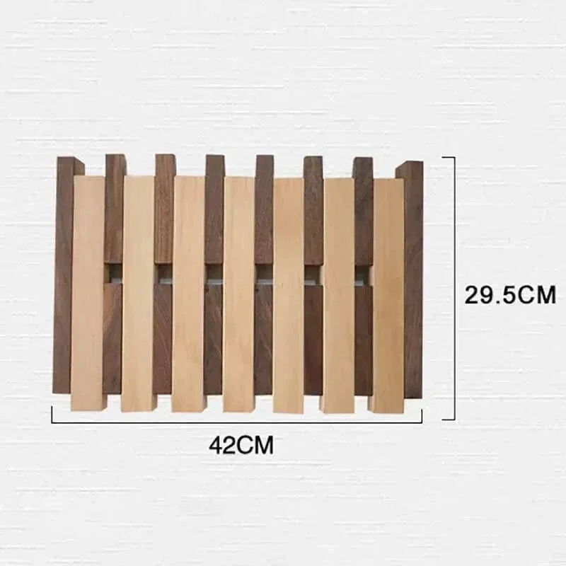 Dimensions vérifiées du grand porte-manteau mural bicolore : largeur 42 cm et hauteur 29,5 cm
